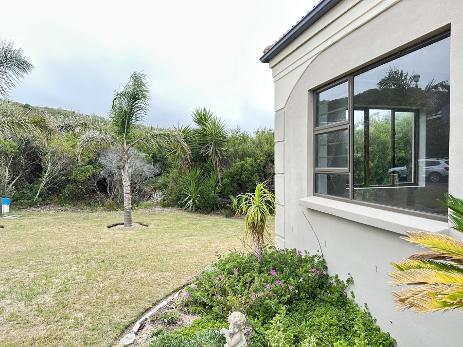 4 Bedroom Property for Sale in Cola Beach Western Cape